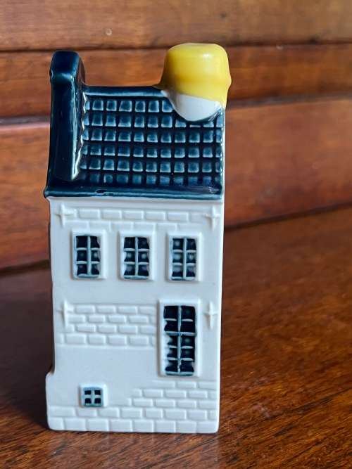 KLM House 9