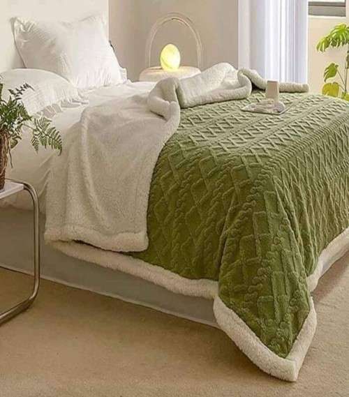 Geometric Patterned Fleece Sherpa Blanket (Queen)