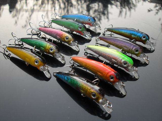 10 x FISHING LURES 1 BID (((CRAZY R1 START)))
