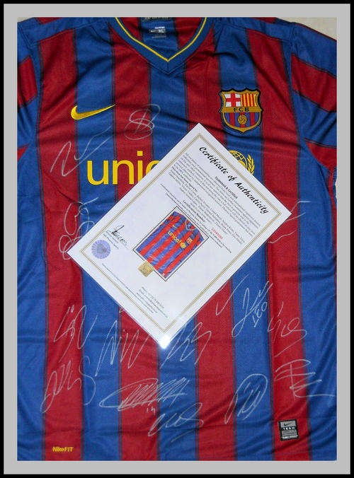 BARCELONA 09/10 SQUAD SIGNED AWAY SHIRT WITH CERTIFICATE OF AUTHENTICITY