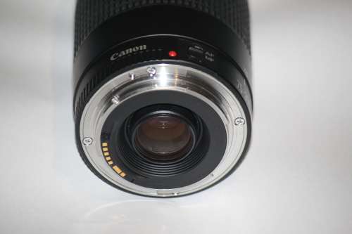 CANON EF 75-300mm F/4-5.6 III LENS (EXCELLENT CONDITION)