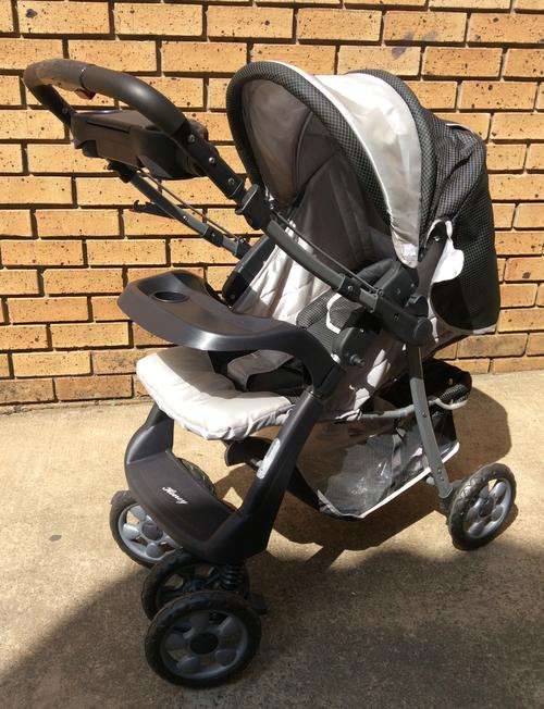 Reversible handle pram - Silver