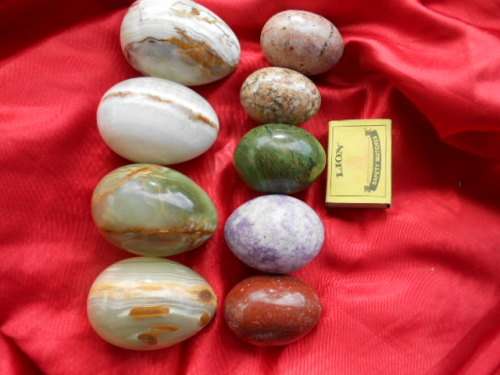 9 Semi-precious stone eggs as per photos