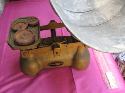 Old-fashioned scale.  Thorton and Co. to weigh 15lbs.  Note: only the 3 weights shown are available.