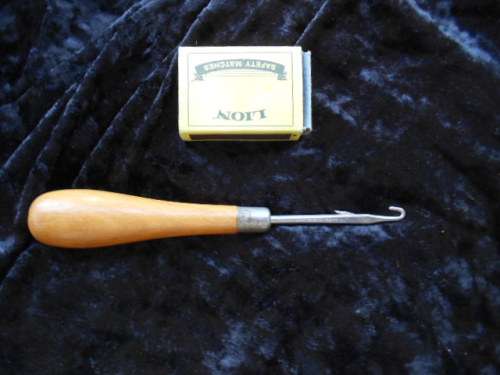 Latch hook
