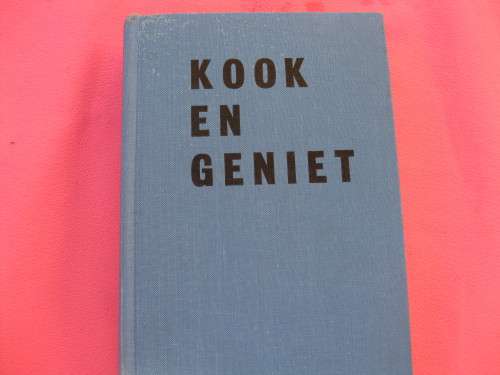 1969. "Kook en Geniet" Hard cover.Suid-Afrikaanse Kook- en Resepteboek deur S.J.A. de Villiers.