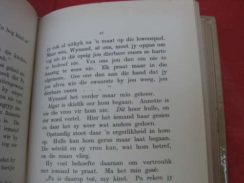1938   `Wiele wat rol in die nag` deur Nico J. Strijdom.  Afrikaans.