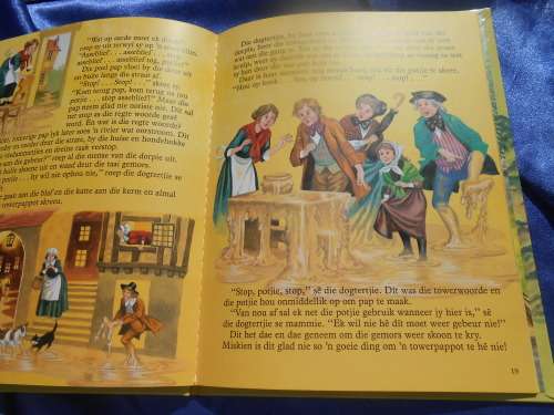 `Die Goue Gans en ander Stories`  Hard cover.