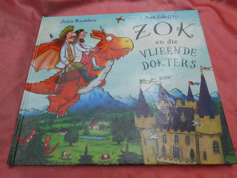 `Zok en die Vlieende Dokters:  Axel Scheffer, Julia Donaldson.  Hard cover.