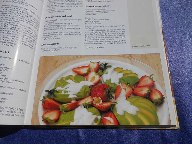 `Huisgenoot Wenresepte 6`  Carmen Niehaus.  Hard cover.
