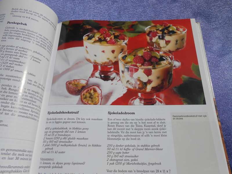 `Huisgenoot Wenresepte 6`  Carmen Niehaus.  Hard cover.