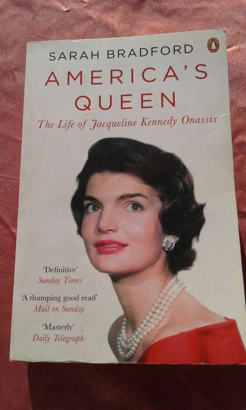 `America`s  Queen`  Life of Jacqueline Kennedy Onassis.  Soft cover.