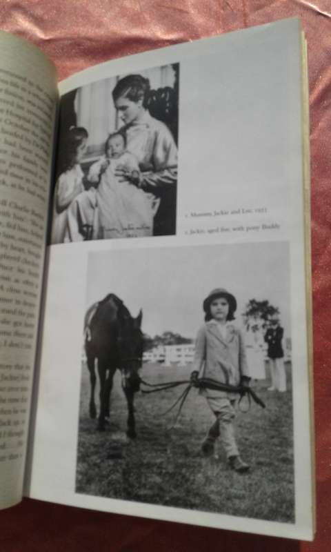 `America`s  Queen`  Life of Jacqueline Kennedy Onassis.  Soft cover.