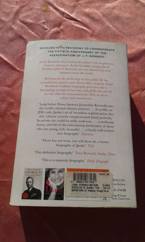 `America`s  Queen`  Life of Jacqueline Kennedy Onassis.  Soft cover.