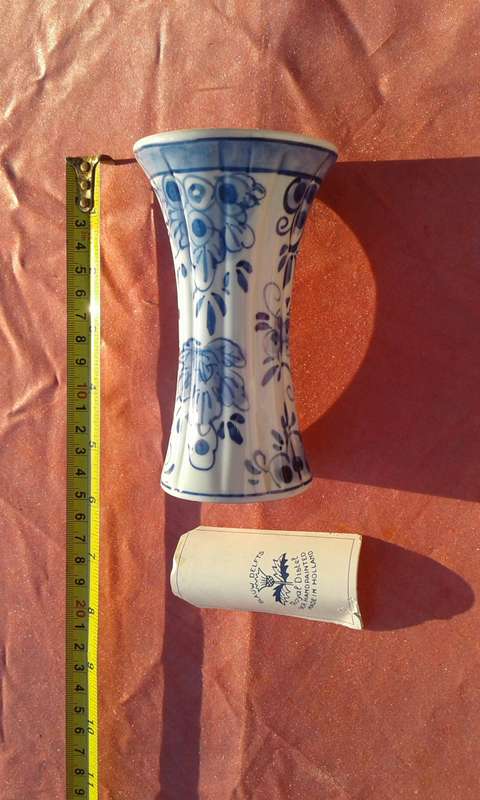 Blauw Delfts.  Vase.  No cracks, chips or repairs.