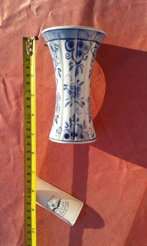 Blauw Delfts.  Vase.  No cracks, chips or repairs.