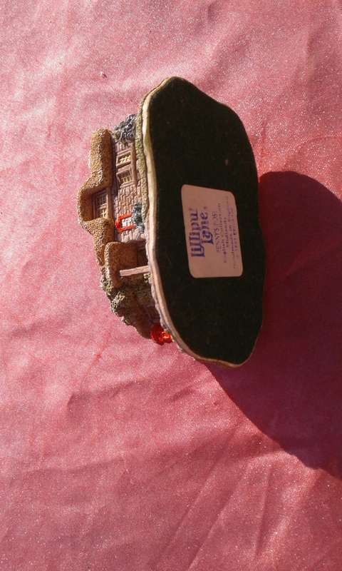 Lilliput Lane.    Penny's Posi.  Made in England.