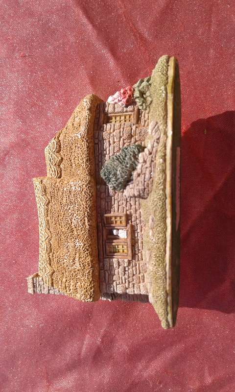 Lilliput Lane.    Penny's Posi.  Made in England.