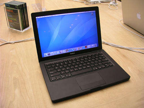 Macbook Black,Core 2 Duo,2.4ghz,2gb ram,250gb hdd,