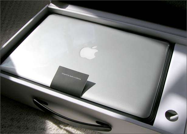 Brand new Apple 13'' Macbook pro Core i5 ,2.4ghz,4gb ram ,500gb hdd,in the box