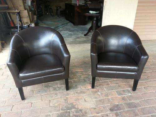Chairs, 2 x Coricraft arm chairs **GENUINE LEATHER** VALUED R6000**