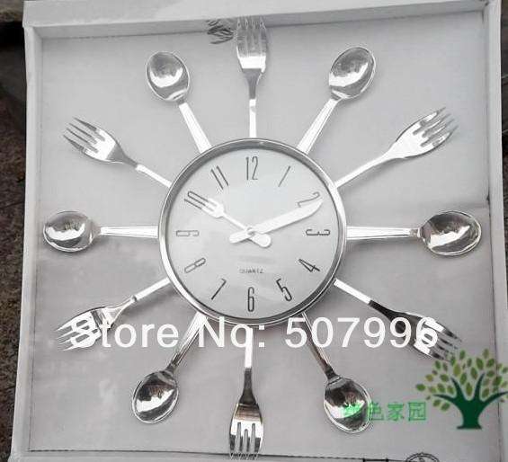Kitchen Clock with Fork and Knife design STUNNING **R1 NO RESERVE AUCTION**