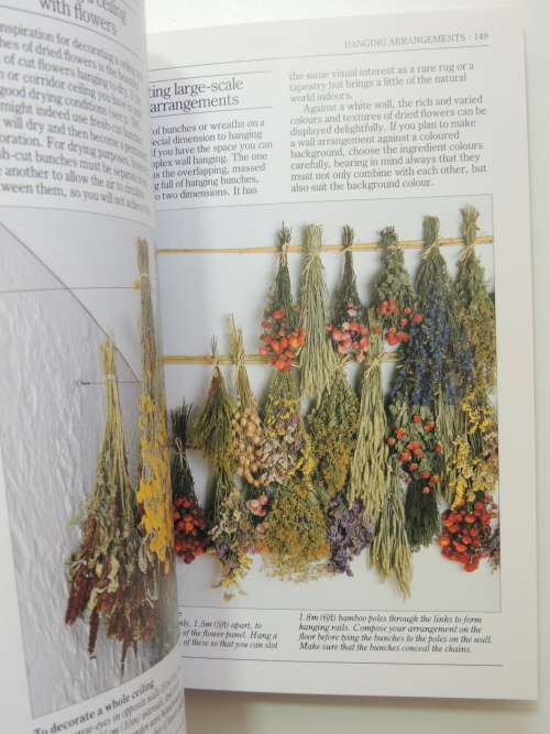Flower Arranging - Pocket Encyclopedia - Ed. Malcolm Hillier