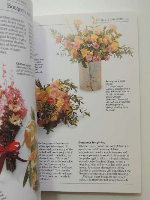 Flower Arranging - Pocket Encyclopedia - Ed. Malcolm Hillier