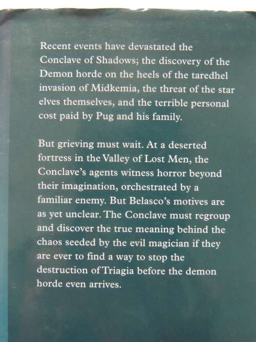 At the Gates of Darkness - Raymond E Feist