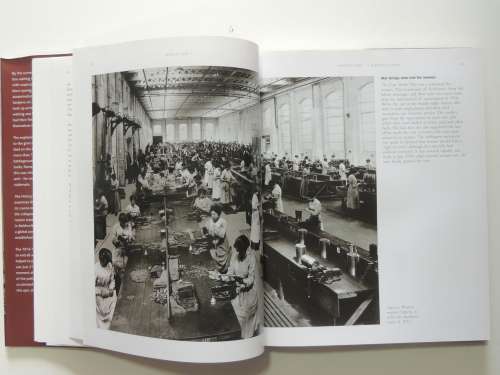 The History Of World War 1 In Photographs - R. Hamilton