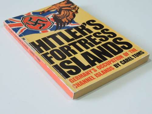 Hitler`s Fotress Islands - Germany`s Occupation of the Channel Islands - Carel Toms