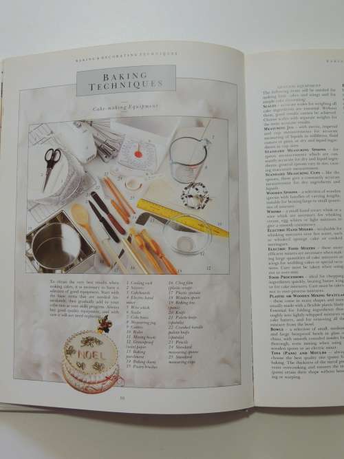 The Essential Cake Decorator - A Concise Course in Decorating Techniques - Janice Murfitt