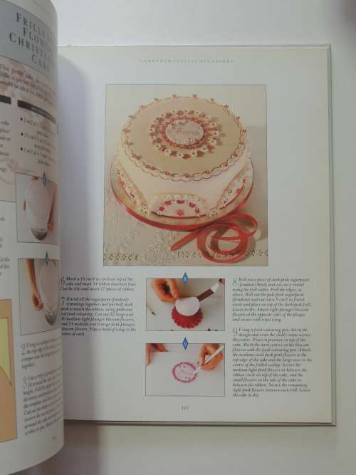 The Essential Cake Decorator - A Concise Course in Decorating Techniques - Janice Murfitt