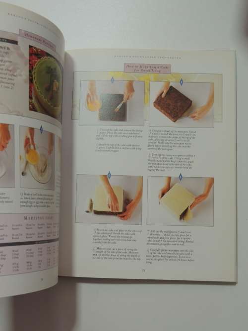The Essential Cake Decorator - A Concise Course in Decorating Techniques - Janice Murfitt