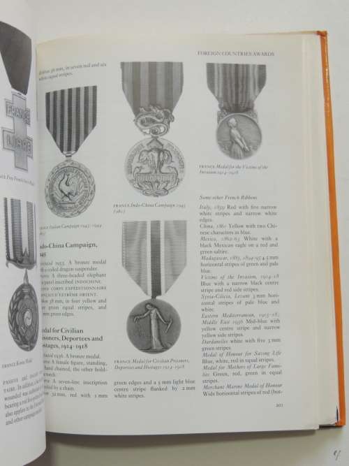 Ribbons And Medals  Edited And Revised By Alec A. Purves- H. Taprell Dorling
