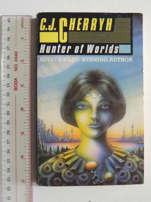 Hunter of Worlds - CJ Cherryh