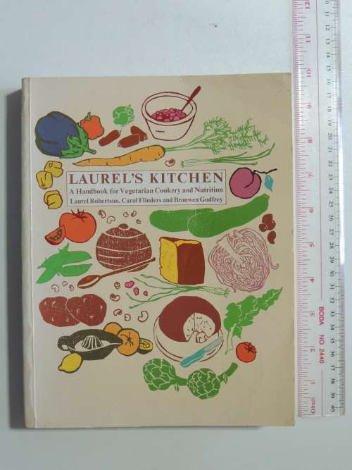 Laurel`s Kitchen - Handbook Vegetarian Cookery & Nutrition - Laurel Robertson, C Flinders, B Godfrey