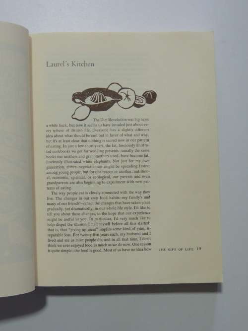 Laurel`s Kitchen - Handbook Vegetarian Cookery & Nutrition - Laurel Robertson, C Flinders, B Godfrey