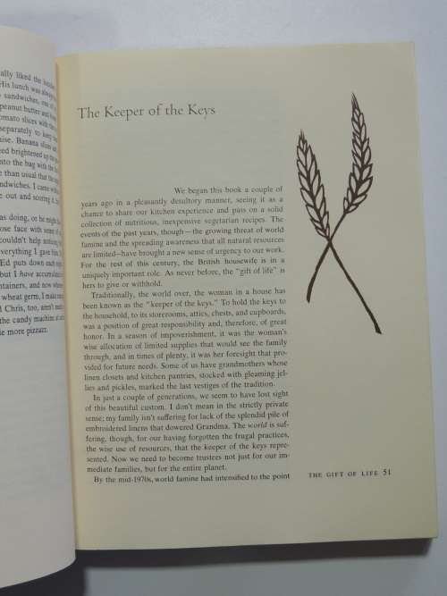 Laurel`s Kitchen - Handbook Vegetarian Cookery & Nutrition - Laurel Robertson, C Flinders, B Godfrey