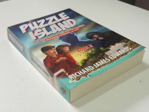 Puzzle Island -5 Puzzleteers on edge. A deadline,1 deserted island or is it? -Book2 -Richard Edwards