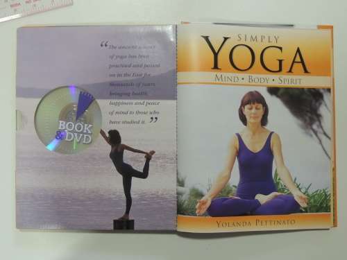 Simply Yoga - Yolanda Pettinato
