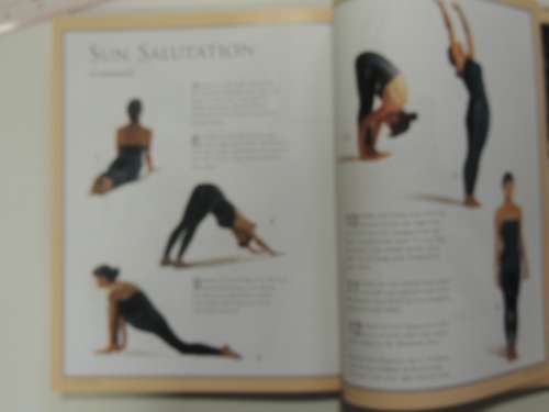 Simply Yoga - Yolanda Pettinato