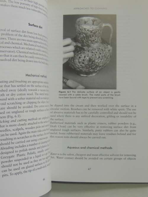 Essentials in the Care & Conservation of Historical Ceramic Objects - Victoria Oakley, Kamal Jain