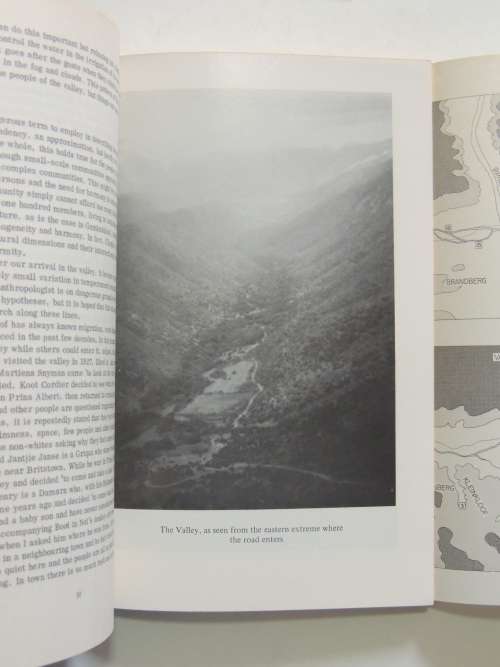 People of the Valley - Life in an Isolated Afrikaner Community in South Africa - Brian M  du Toit