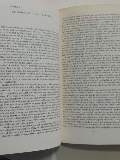 People of the Valley - Life in an Isolated Afrikaner Community in South Africa - Brian M  du Toit