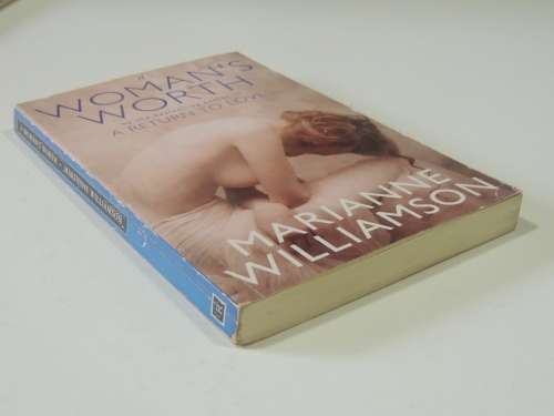 A Woman`s Worth - Marianne Williamson