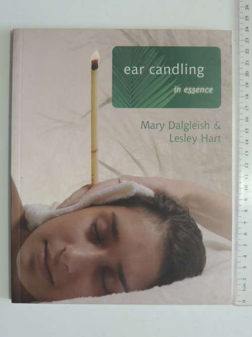 Ear-Candling in Essence - Mary Dalgleish, Lesley Hart