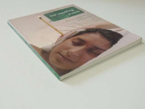 Ear-Candling in Essence - Mary Dalgleish, Lesley Hart