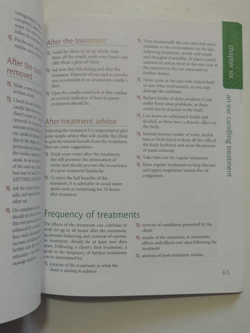 Ear-Candling in Essence - Mary Dalgleish, Lesley Hart