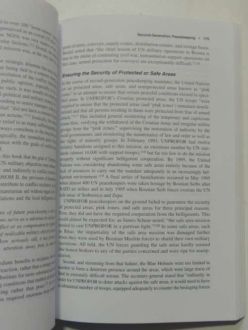 Blue Helmets - The Strategy Of UN Military Operations - John Hillen